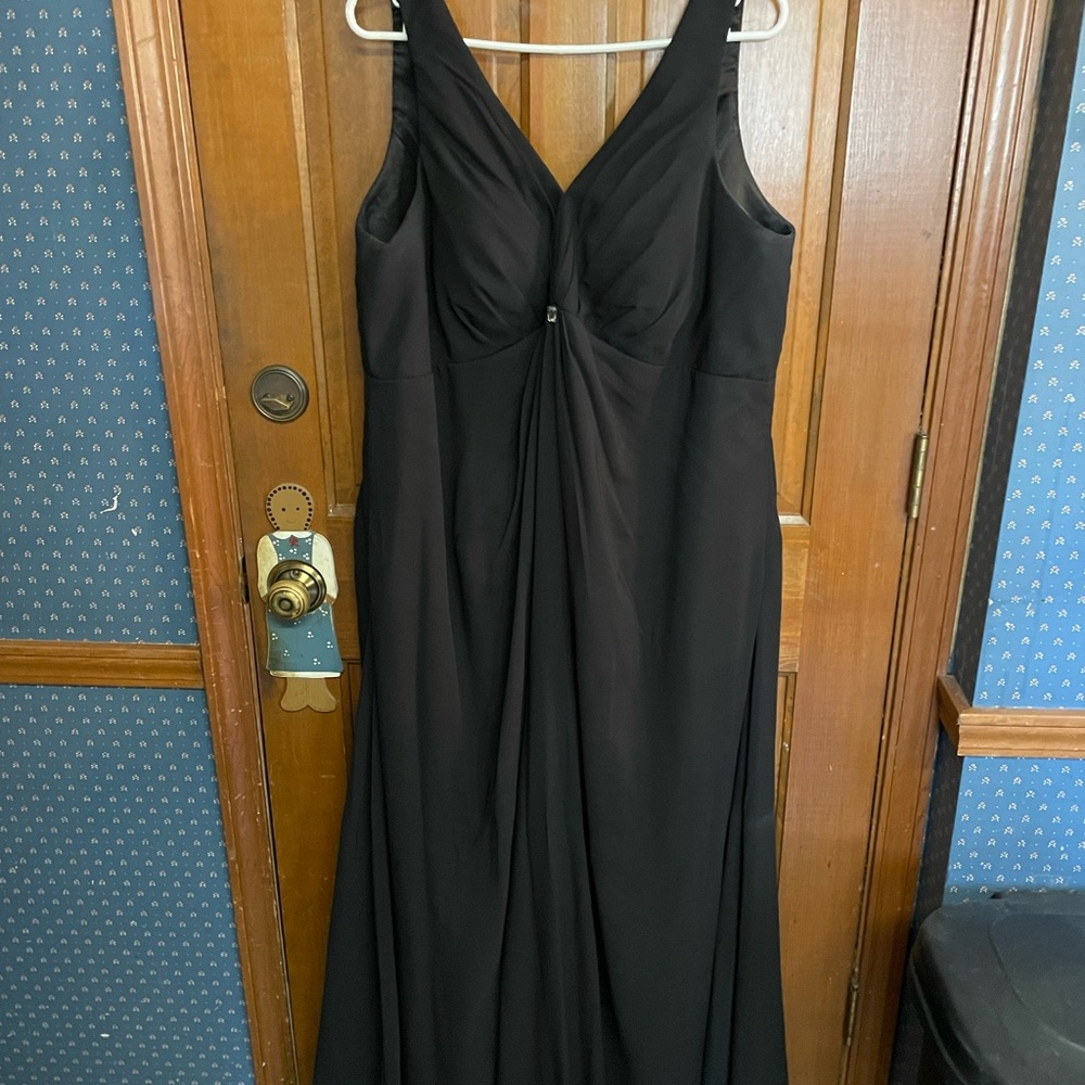Elegant Black V-Neck Women’s Wedding Dress
